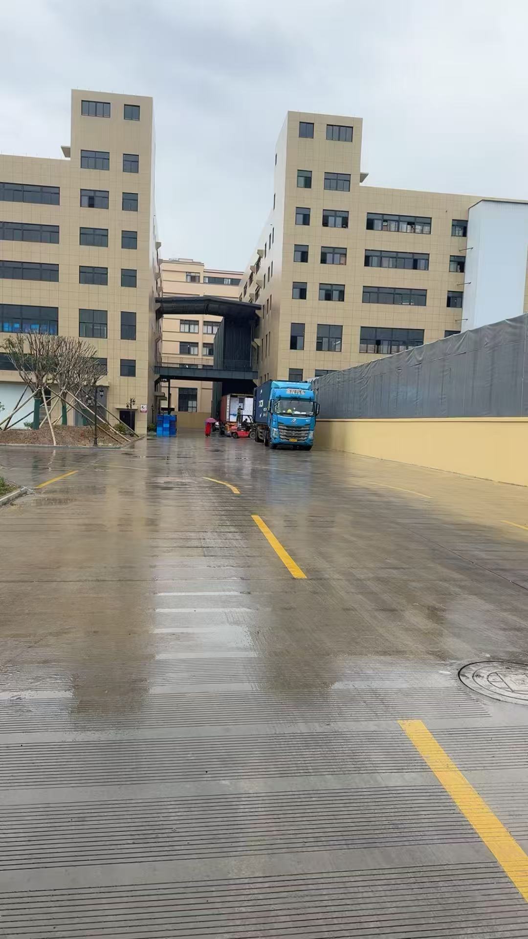 Truck and container loading area at the Hongjie factory