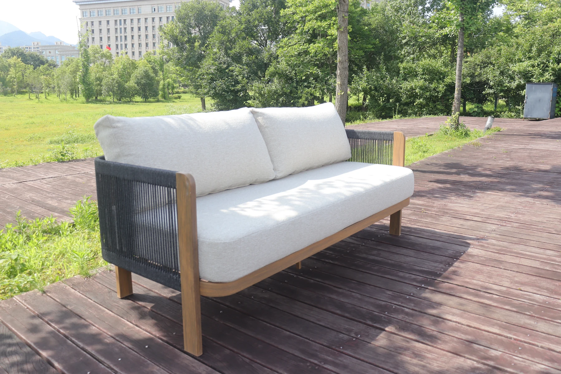 Rope Outdoor Sofa Set: Two-seat sofa and cushion arrangement